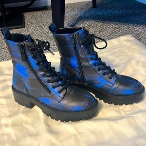 Guess Fearne Combat Boot size 8M Blue Plaid
